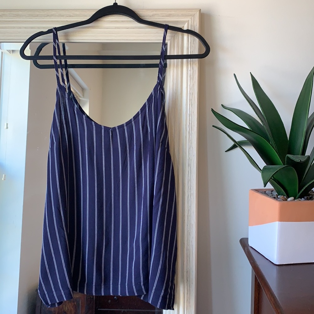 NWT FOREVER 21 blue & white pinstripe tank top (Medium) ✨